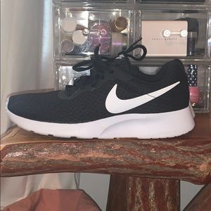 Nike Tanjun Womens Sneakers